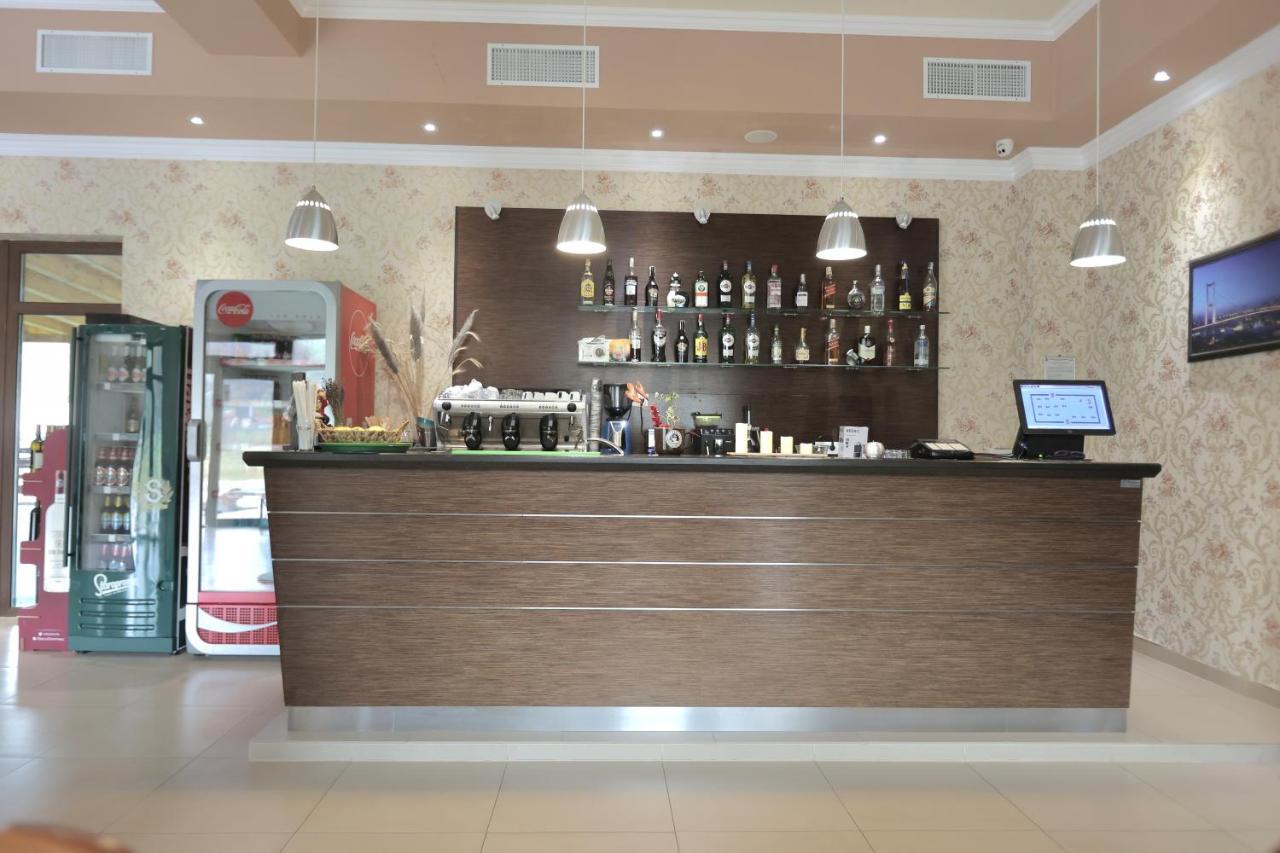 Pensiune Restaurant Liana Mehadija Extérieur photo